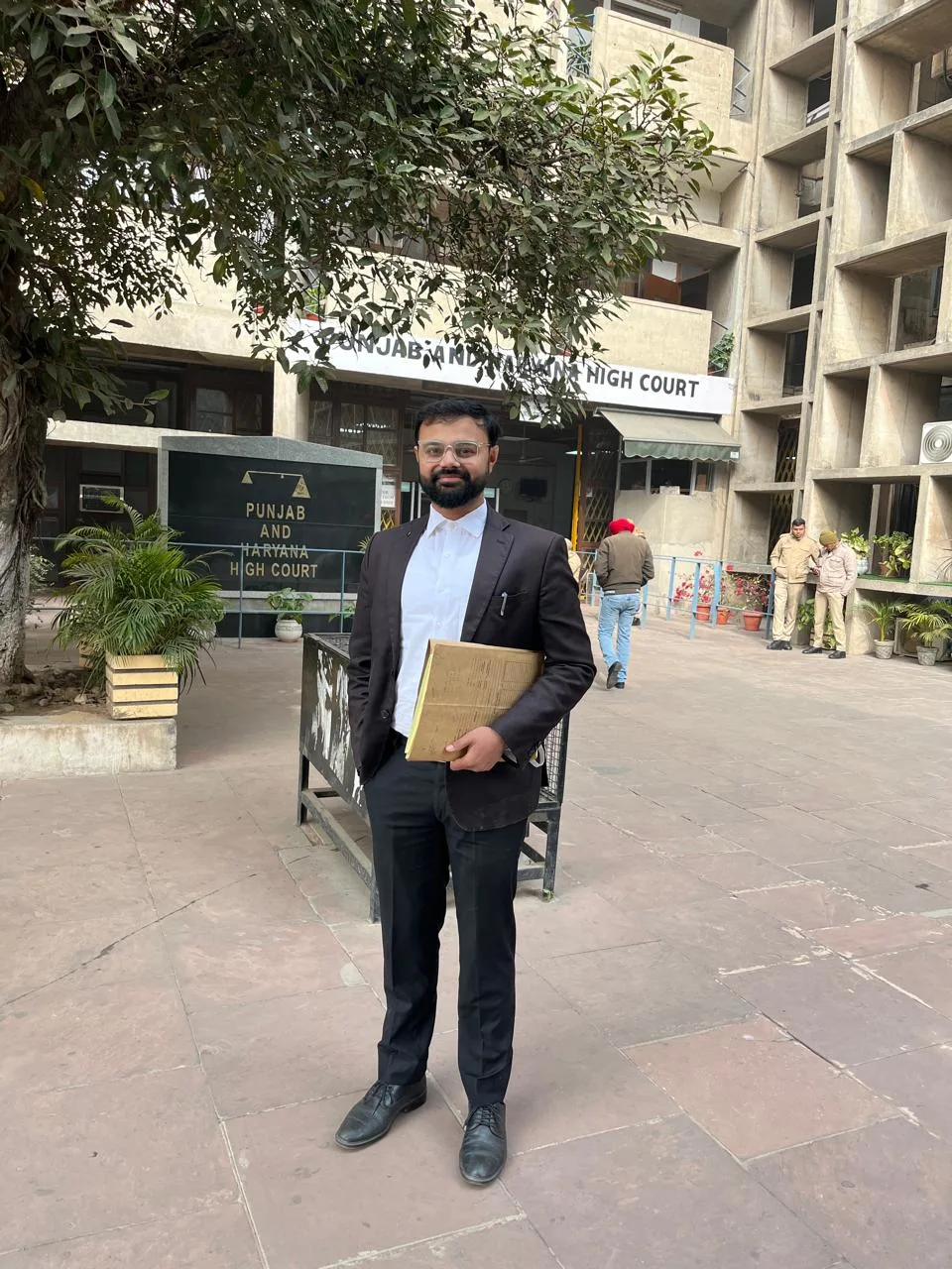 Amit Kumar Jha is one of the finest lawyer in Delhi